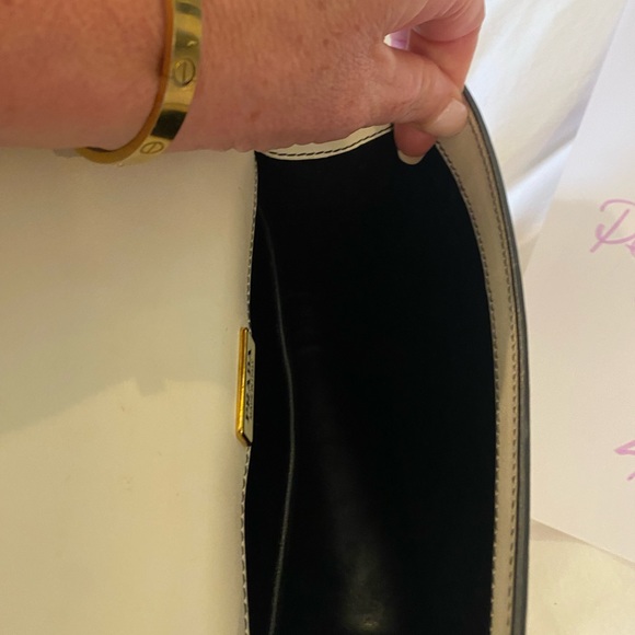 Beautiful crossbody Prada bag with gold hardware. Excellent condition - Picture 9 of 10
